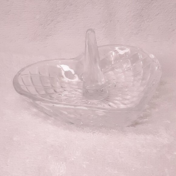 Other - HOST PICK!! NEW Heart-shaped clear glass ring holder
